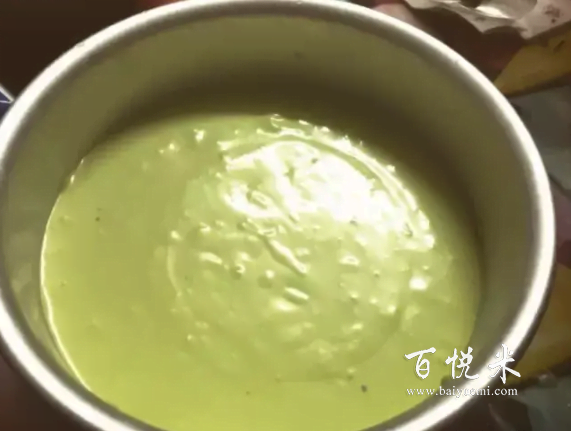 一道清新的蛋糕,吃起來口感清爽綿軟,不用烤箱就能做